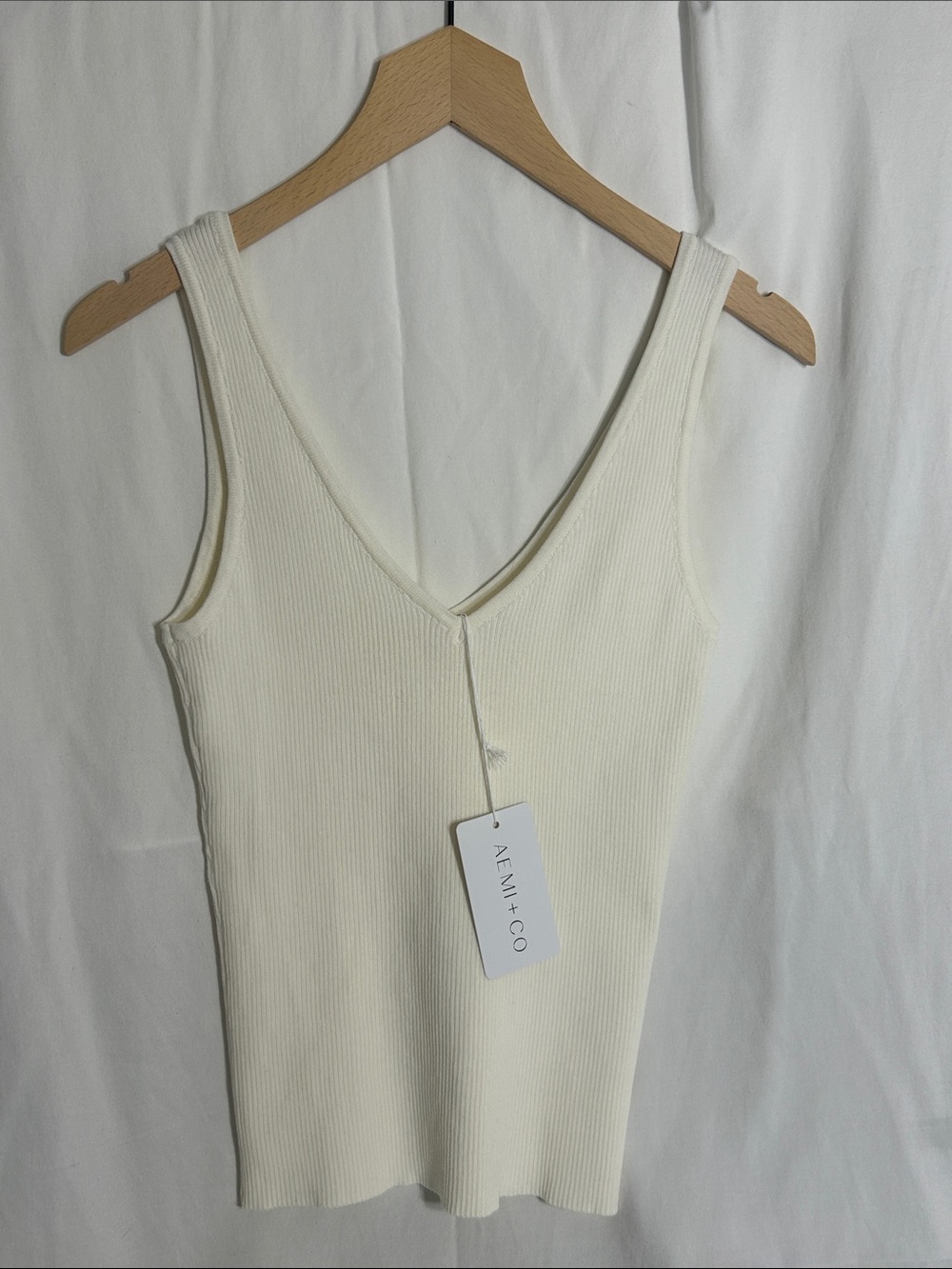 AEMI+CO Cream Ribbed V-Neck Tank
